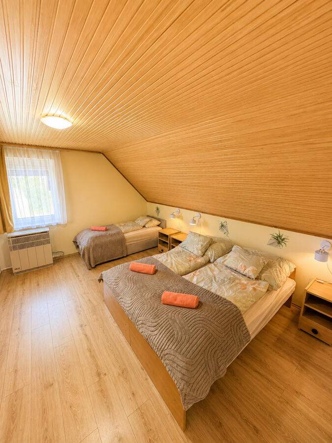 Hálószoba 1 Manna Igal Apartman szállás közel az Igali gyógyfürdőhöz és a Balatonhoz